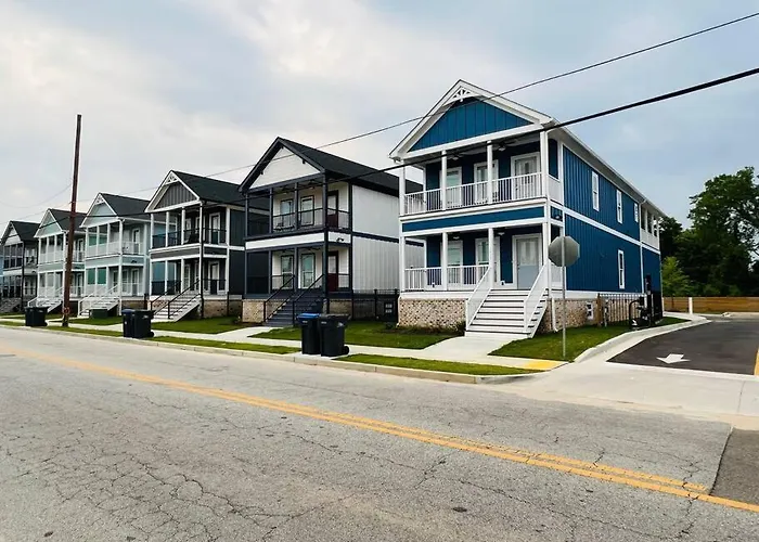 Luxury 4 Bedroom Home And Private Deck By Mcg 6