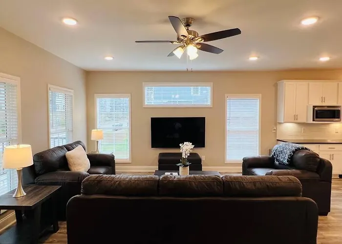 Luxury 4 Bedroom Home And Private Deck By Mcg 6