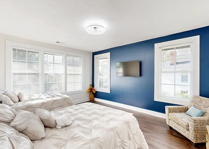 < 2 Mi Dtwn Augusta: Charming Historic Home