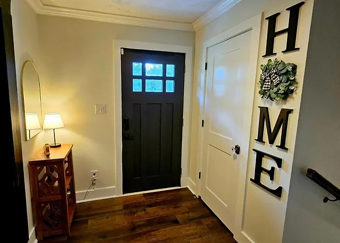 Chic Designer Getaway - Private Cul-De-Sac, Veteran-Owned