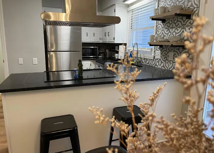 Azalea: 2 Primary Bedrooms W/ Bathrooms