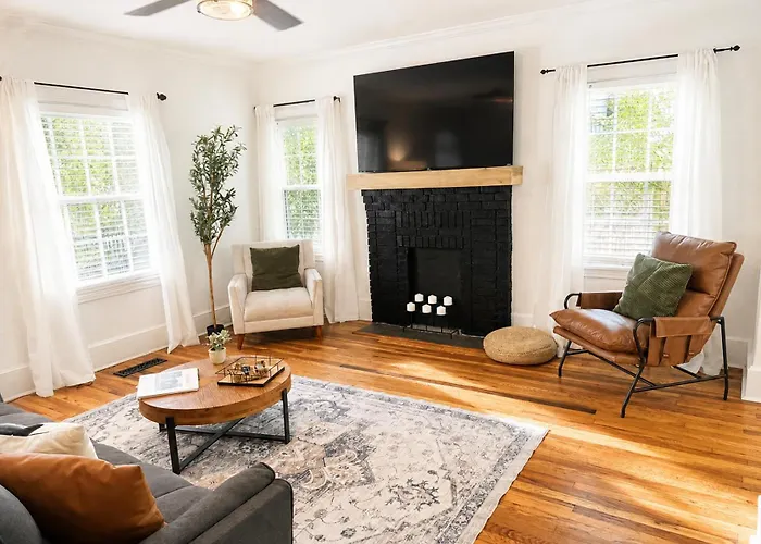 Camellia: Historic Summerville, Medical District