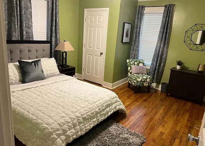 Cute 2 Bedroom Home !