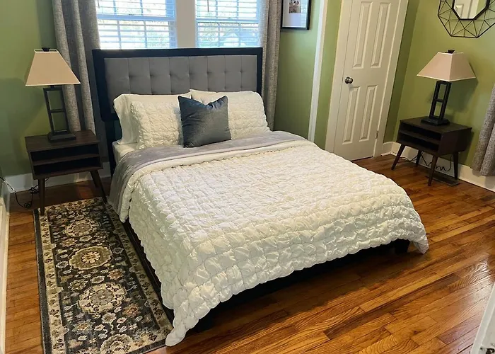 Cute 2 Bedroom Home !